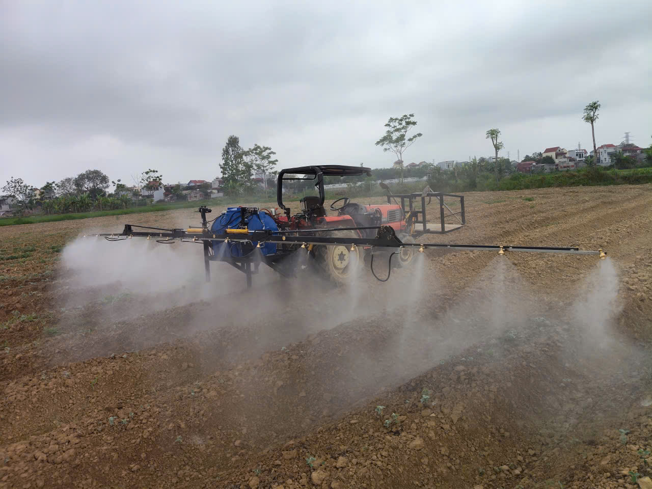 Giàn phun cánh - gật gù